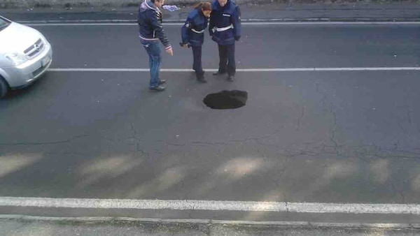 Perché le strade sono sempre più rovinate? Colpa dei... Giganti