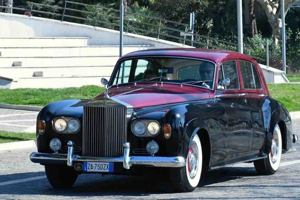 Rotary Sun Tour 2025: nel Cilento sfilano auto d’epoca da tutta Italia
