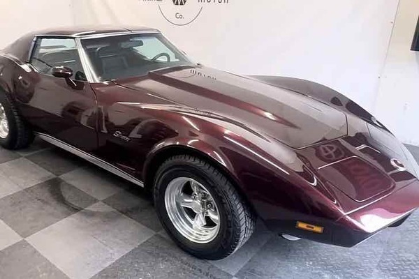 Chevrolet Corvette Stingray 1974: il figlio vende l’auto del padre, un gioiello vintage senza tempo