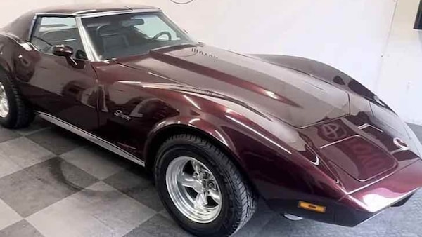 Chevrolet Corvette Stingray 1974: il figlio vende l’auto del padre, un gioiello vintage senza tempo