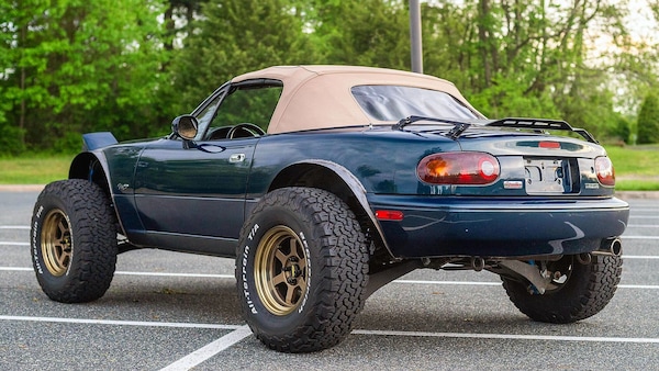 "Bajayata", La Mazda MX-5 NA da offroad: le foto