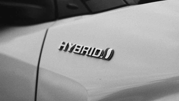 Auto ibride vs. elettriche: quale scegliere?