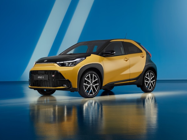 Toyota Aygo X diventa più potente e taglia le emissioni con l'ibrido