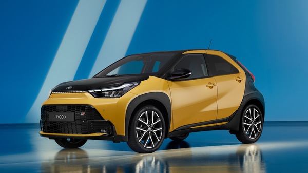 Toyota Aygo X diventa più potente e taglia le emissioni con l'ibrido