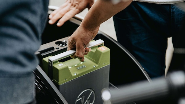 Stop alla ricarica delle auto elettriche: in Cina le batterie si scambiano in 100 secondi