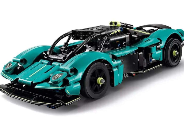 Lego Technic Aston Martin Valkyrie: il modellino che celebra l’ingegneria estrema