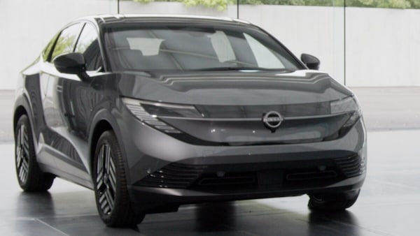 Nuova Nissan Leaf sta arrivando, ecco come sarà il crossover elettrico