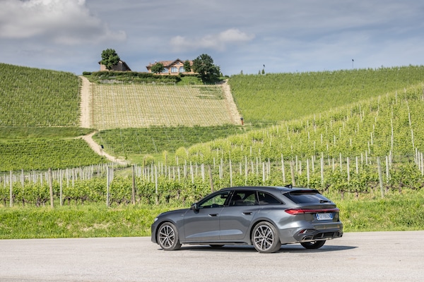 Audi A5 e-hybrid, la familiare alla spina su strada