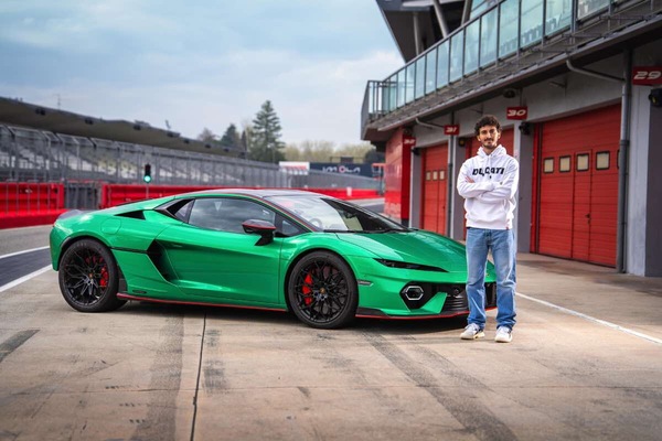 Lamborghini Temerario, il ruggito elettrificato: Pecco Bagnaia la prova in pista