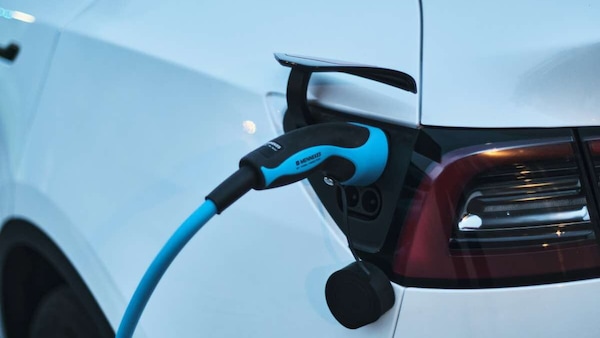 Auto elettrica, allarme ricariche pubbliche: in Italia le più care d’Europa