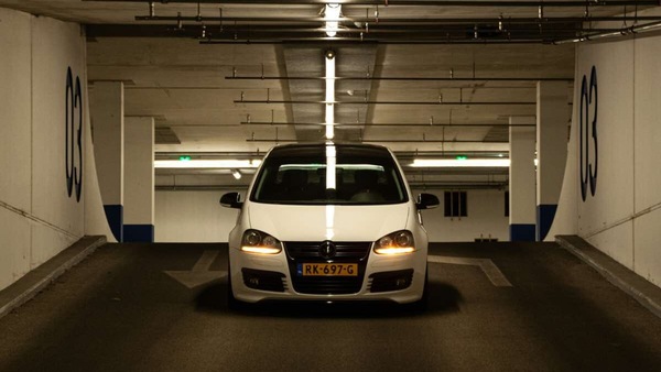 Prezzi dei box auto in Italia: Napoli supera Milano, Firenze regina degli affitti