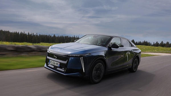 DS N°8, ammiraglia alla francese: la prova