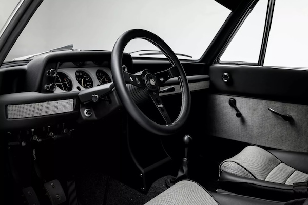 Le foto della BMW 2002 restomod by Son Of Cobra