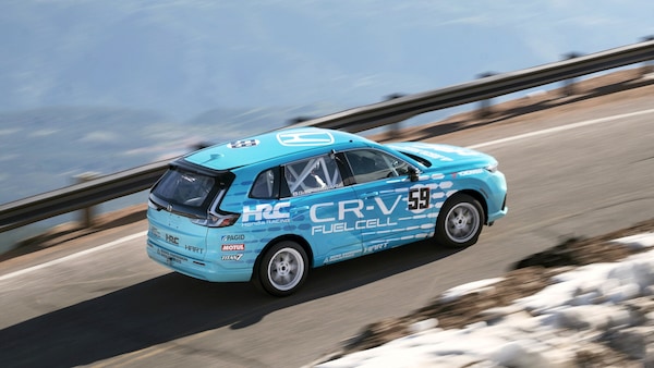 Honda CR-V è la prima vettura a idrogeno alla Pikes Peak