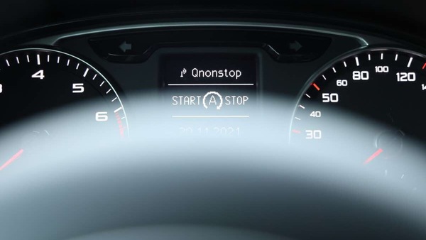 Tecnologia start-stop: vantaggi e svantaggi del sistema che spegne il motore per ridurre i consumi