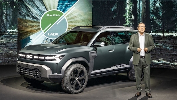 Renault, chi succederà a de Meo? I papabili tra la soluzione interna e un candidato Stellantis