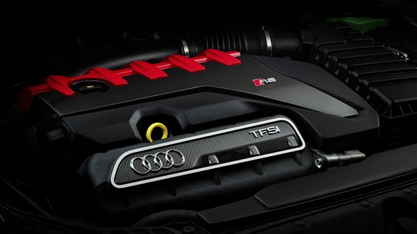 Audi cambia rotta, motori termici anche dopo il 2033