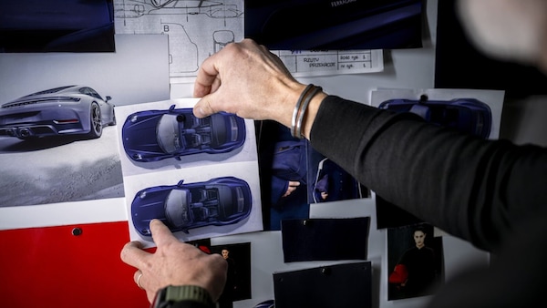 Market Edition 40 Anni Porsche Italia, esclusive 911 e Taycan realizzate con Ferragamo