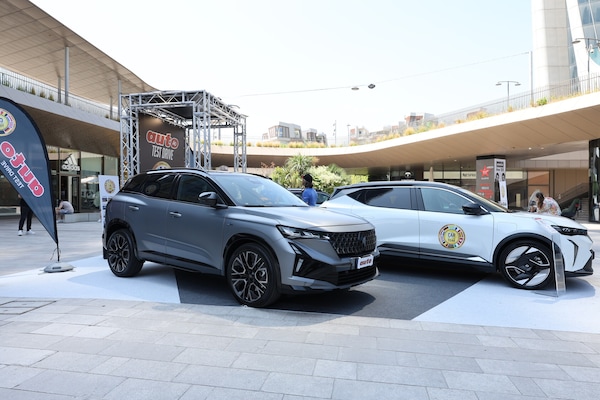 Renault Austral a Milano CityLife per l'evento The Car of The Year