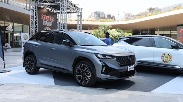 Renault Austral a Milano CityLife per l'evento The Car of The Year