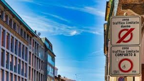 Milano estende l’Area C: dal 2026 sarà attiva anche nei weekend