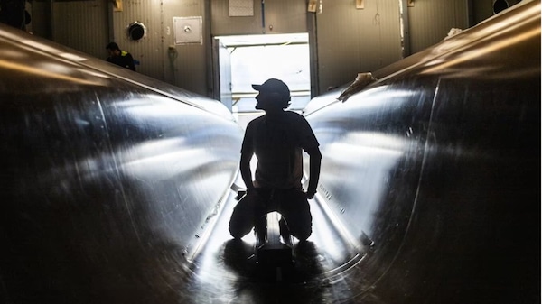 Ferrari Hypersail, tra mare e pista con Soldini e tecnologia da hypercar