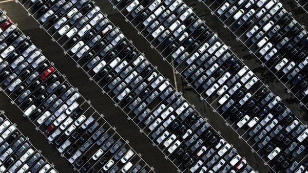 Immatricolazioni auto: -17,4% a giugno, le elettriche faticano ancora