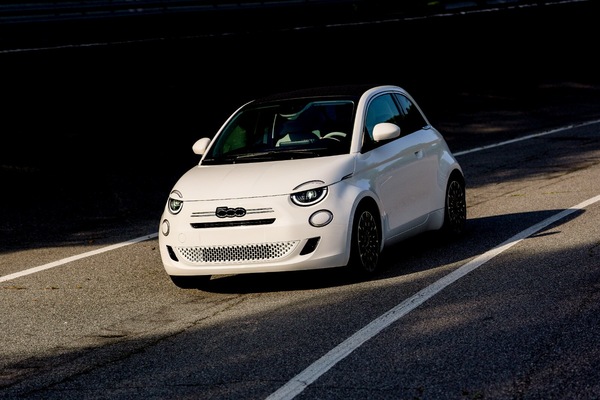 Fiat 500, ecco l'ibrida: com'è fatta e quanto costa