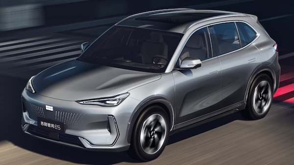 Geely debutta in Italia con Jameel Motor, si parte con l'elettrica EX5