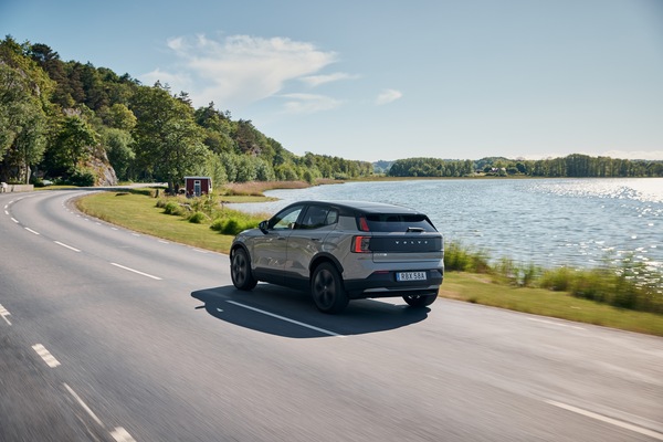 Volvo EX30 e XC60 plug-in: sicurezza ed efficienza a trazione svedese