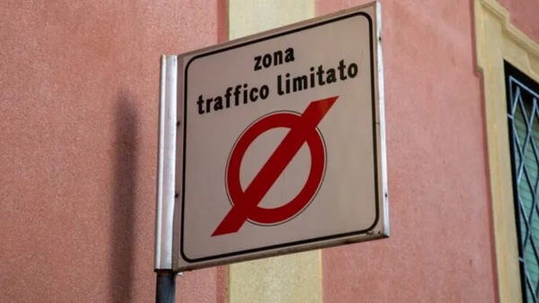 Ztl e auto ibride: annullate quattro multe a Roma, vince il Codice della Strada