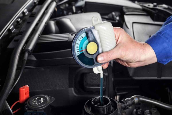 Controlli auto fai da te: risparmiare è possibile (e sicuro)
