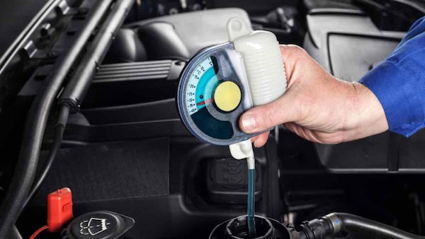 Controlli auto fai da te: risparmiare è possibile (e sicuro)