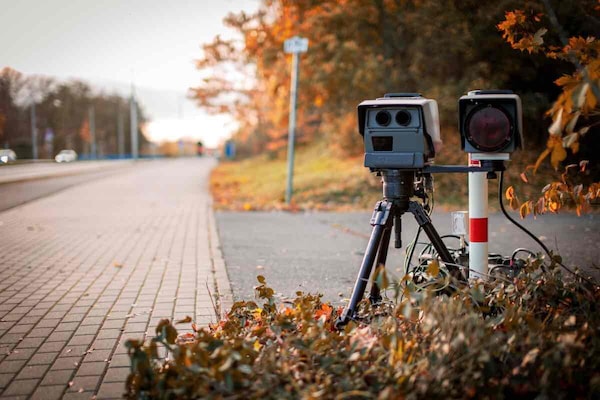 Autovelox invisibili: come funzionano, dove si trovano e come evitarli