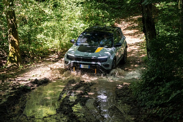 Jeep Avenger 4Xe, con la trazione integrale è pronta a tutto