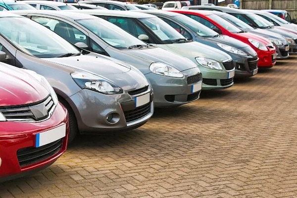Auto, l’età media è di 10 anni ma gli italiani non le cambiano