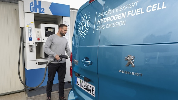 Stellantis, stop allo sviluppo di veicoli fuel cell a idrogeno: non è sostenibile