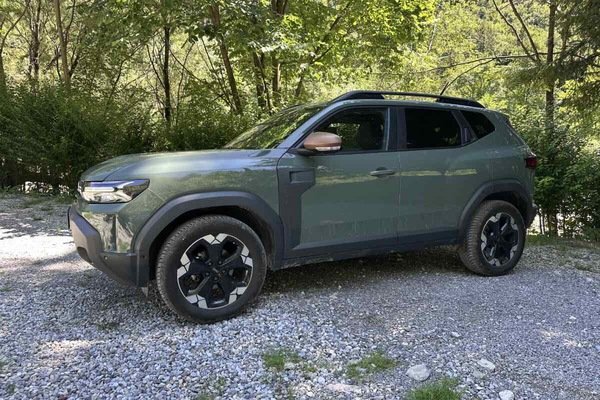 Dacia Duster 2025: il SUV che unisce città e natura, senza compromessi