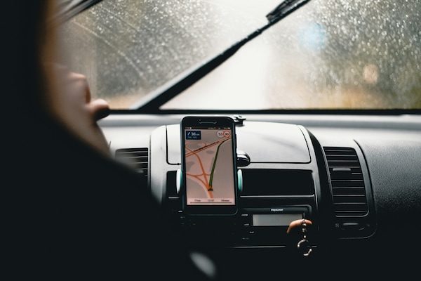 Auto e tecnologia: i milanesi sbagliano strada anche col navigatore