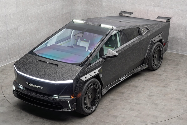 Le foto del Mansory Cybertruck Elongation EVO