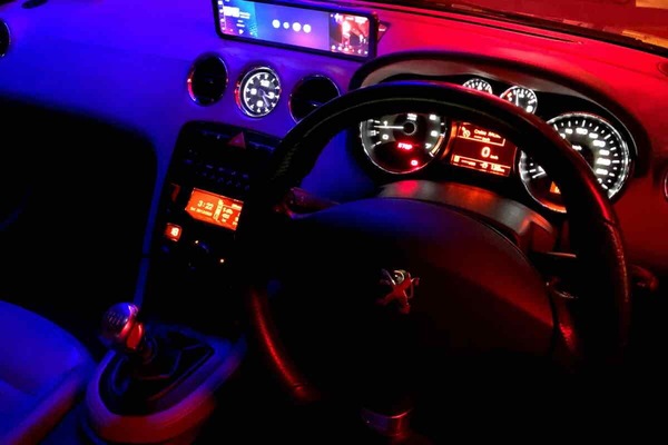 Auto cinesi, il karaoke in macchina traina le vendite