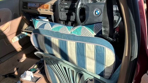 Auto senza cofano e sedile: il surreale caso a Melbourne, il video