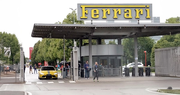 Ferrari e Xiaomi SU7 Ultra, l’elettrica cinese a Maranello