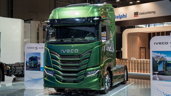 Iveco venduta a Tata, Exor incassa 1,5 miliardi
