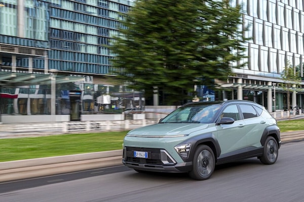 Hyundai Kona, motori più potenti per il model year 2026