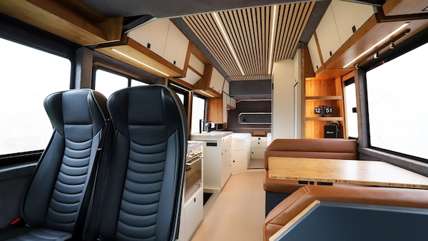 Liberra RV, le foto del bus 4X4 iperlussuoso