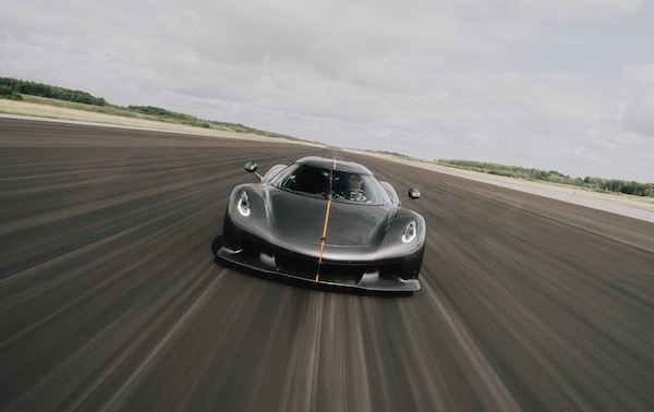 Da 0 a 400 a 0 km/h in 25 secondi: nuovo folle record per l'hypercar svedese Koenigsegg