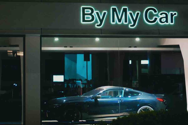 Auto elettriche dalla Cina a casa con un click