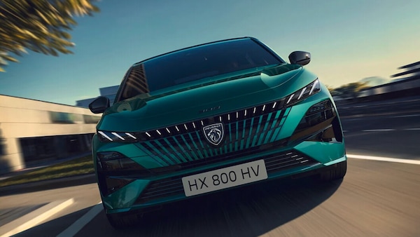 Peugeot 308 restyling 2025, cambia il look e conferma il Diesel