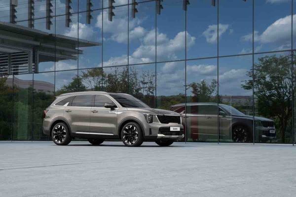 Kia avvia la produzione europea del primo EV4